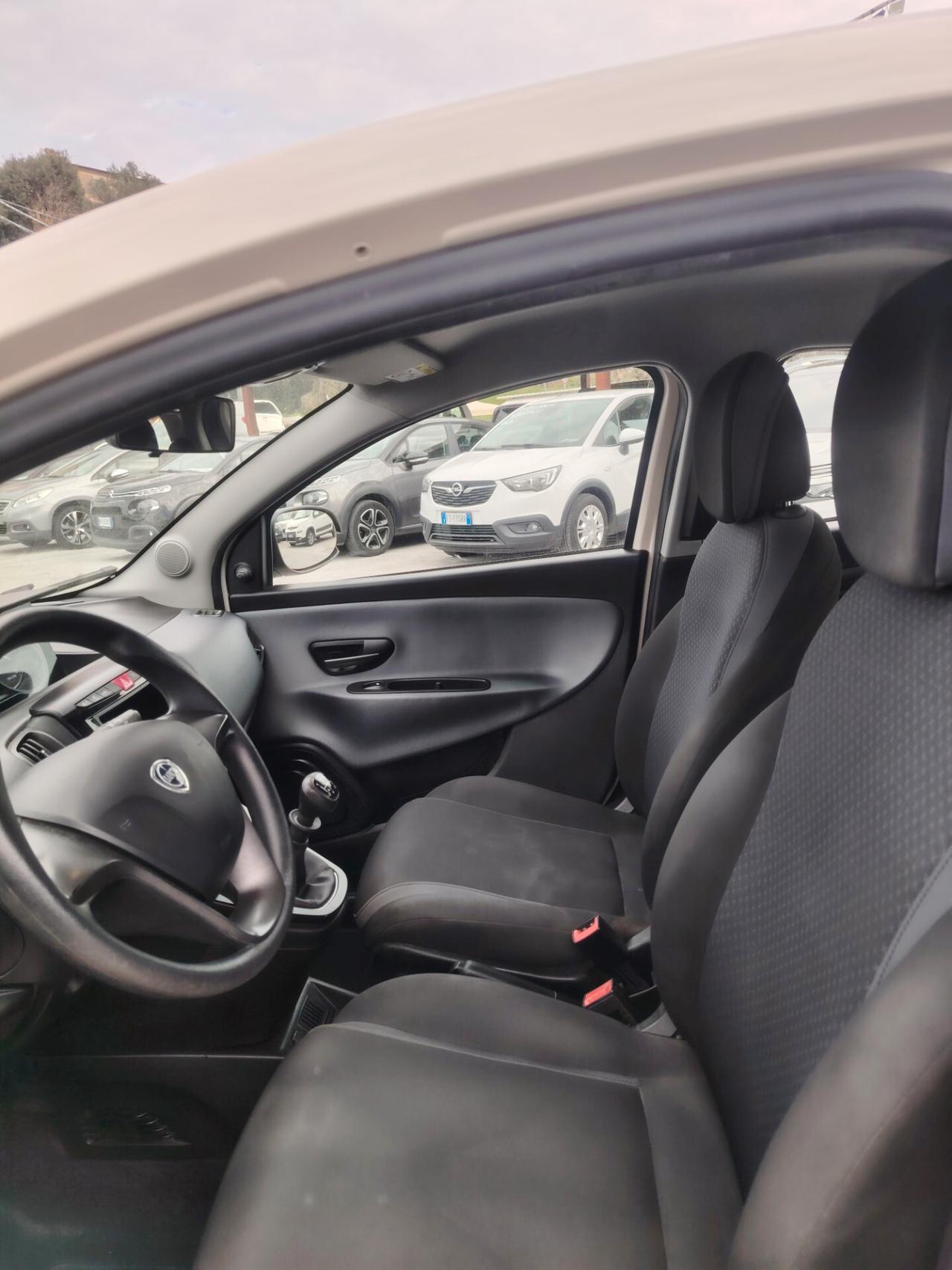 Lancia Ypsilon 1.2 69 CV 5 porte Platinum - NEOPATENTATO