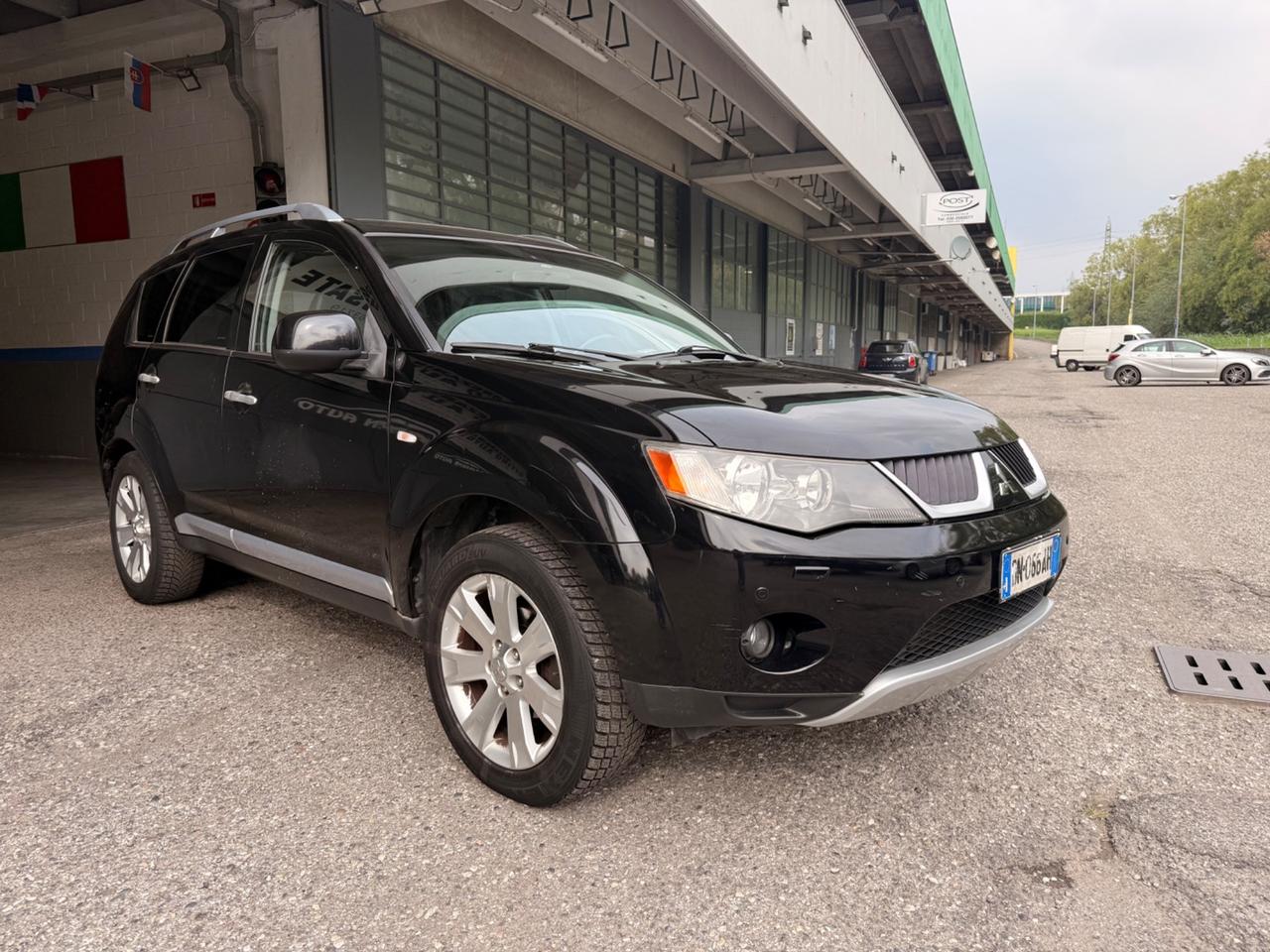 Mitsubishi Outlander 2.0 DI-D Instyle 7 p.ti DPF