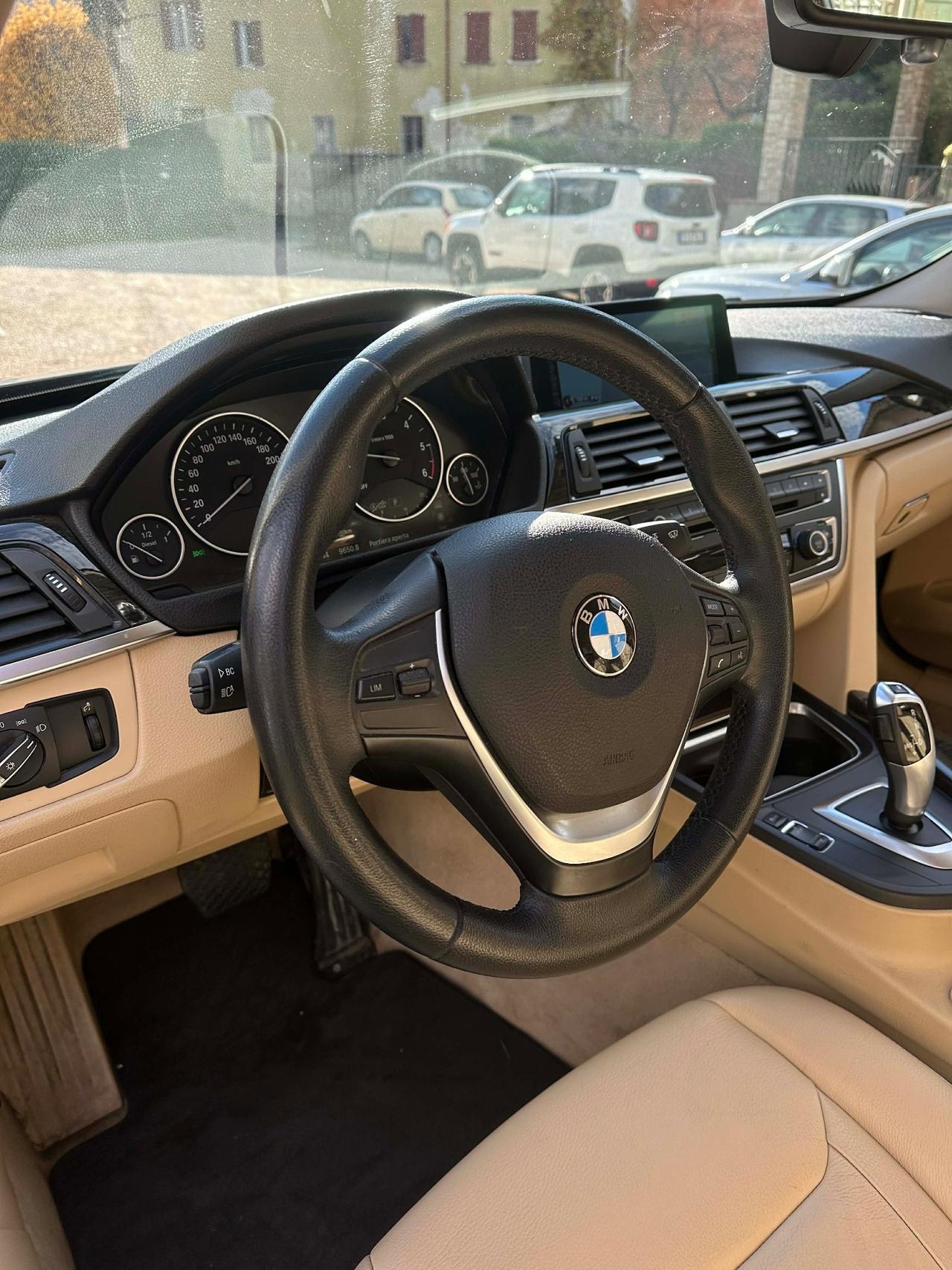 Bmw 320d xDRIVE LUXURY KMCERT UNICOPR KMCERT