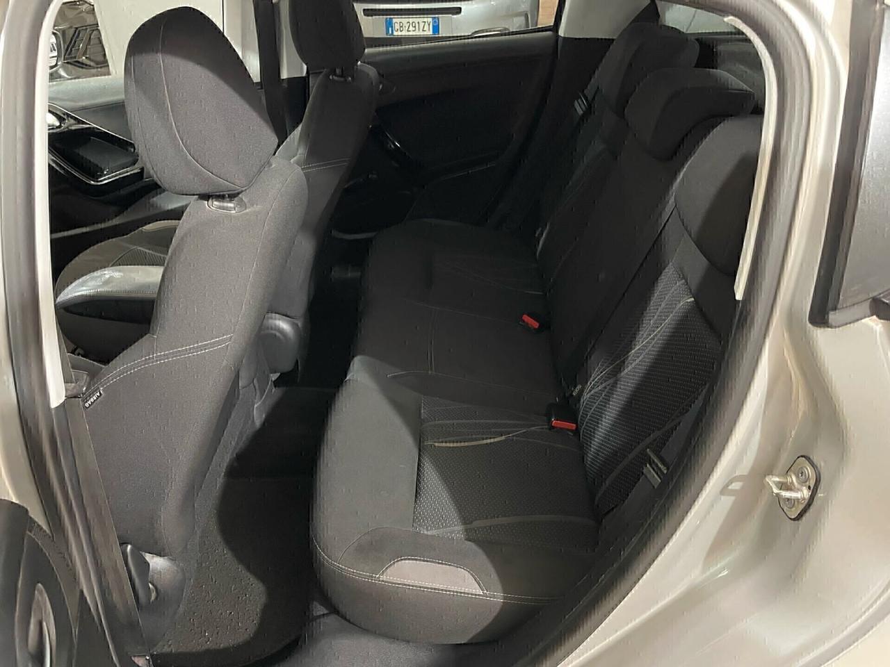 Peugeot 208 1.4 HDi 68 CV 5 porte Allure