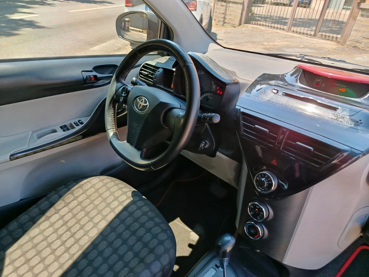 Toyota iQ 1.0 CVT Trend