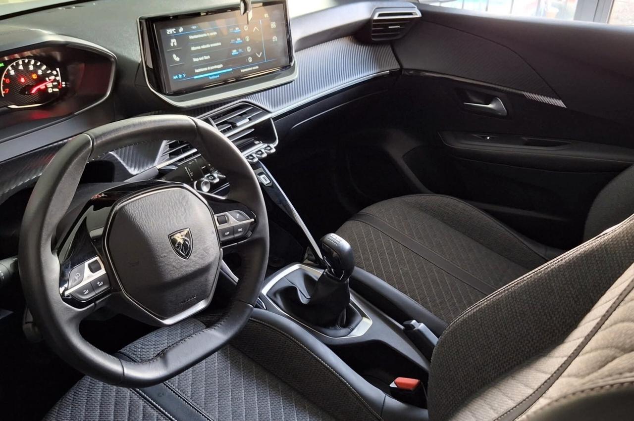 Peugeot 208 12-2024 Allure Pacchetto black