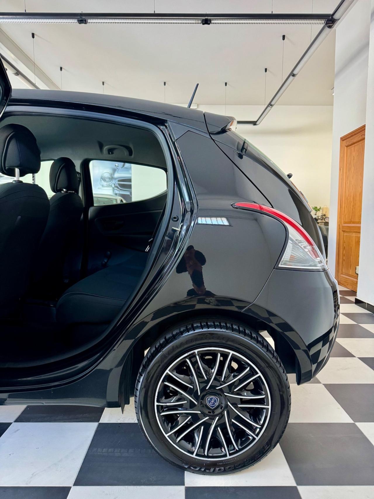 Lancia Ypsilon 1.0 FireFly 5 porte S&S Hybrid Gold