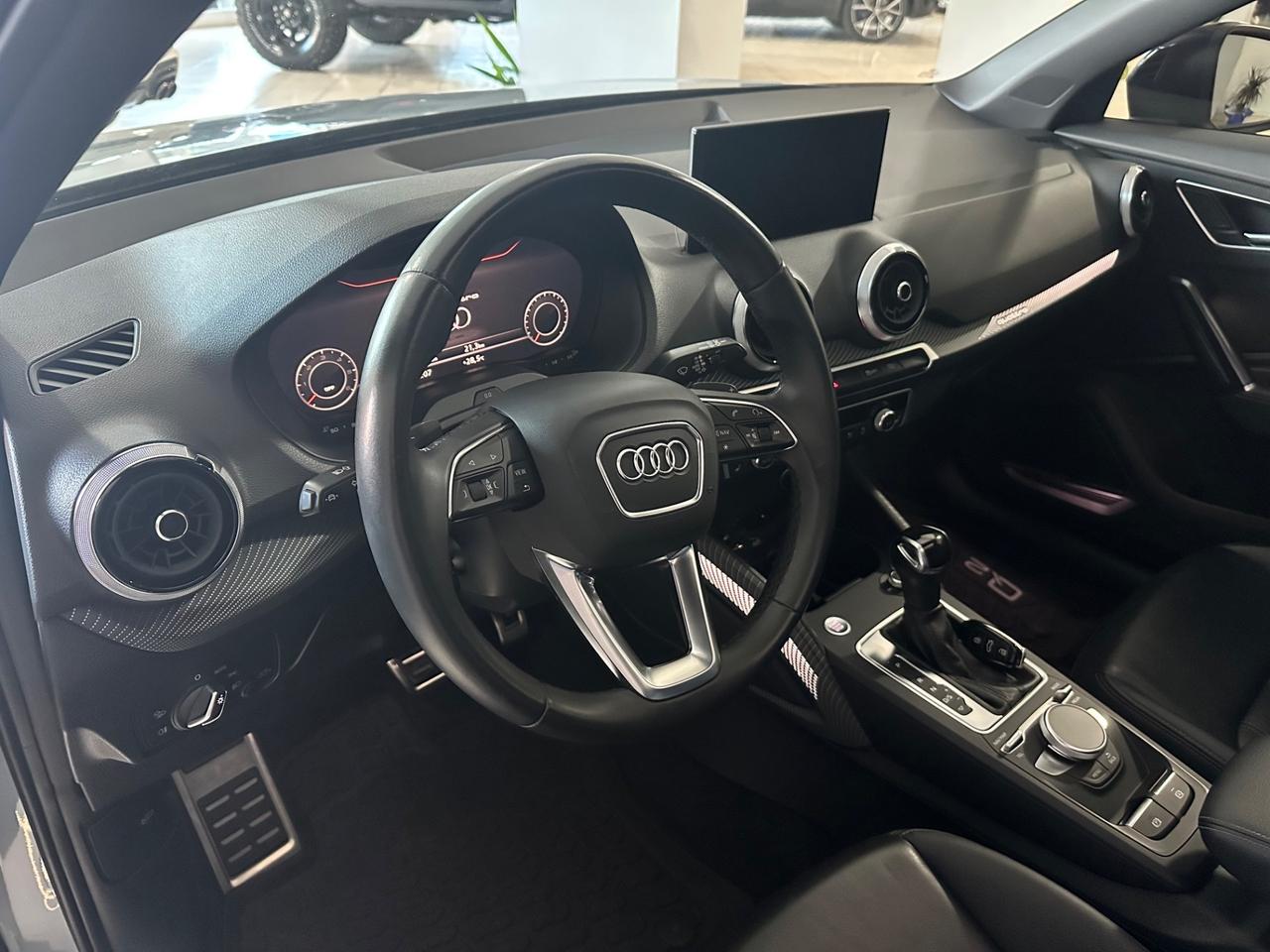 Audi Q2 35 TDI S tronic Identity Black