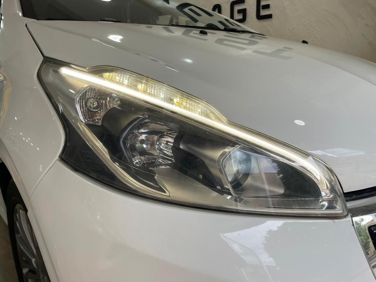 Peugeot 208 PureTech 82 5p. GPL Allure
