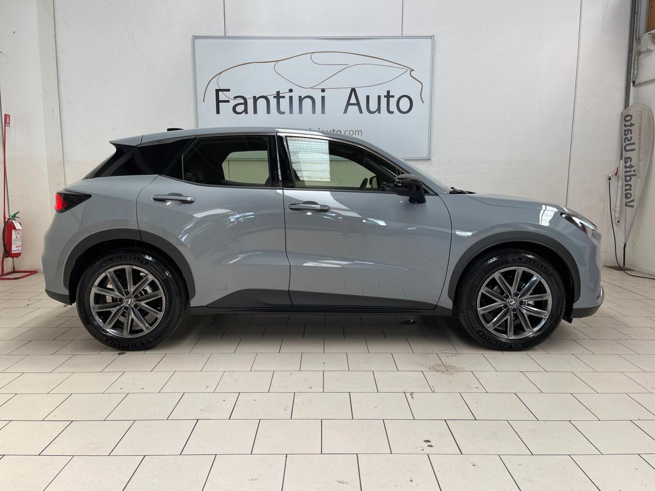 Lexus LBX Elegant hybrid 1.5 2wd e-cvt-Ok Neopat-LEGGI SOTTO