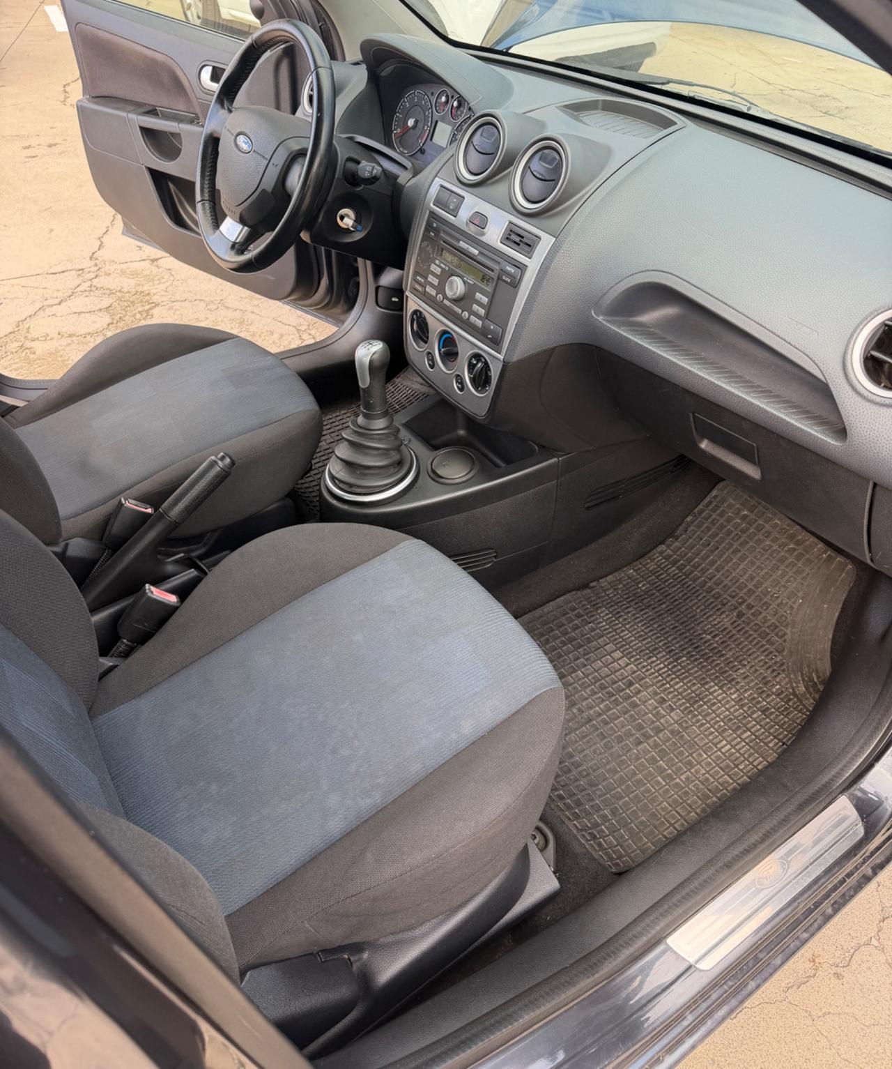 Ford Fiesta 1.2 16V 5p. Titanium