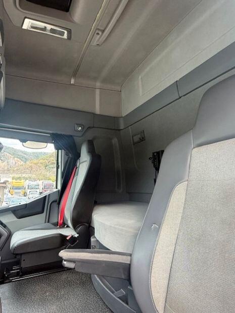 Motrice Renault Premium 460