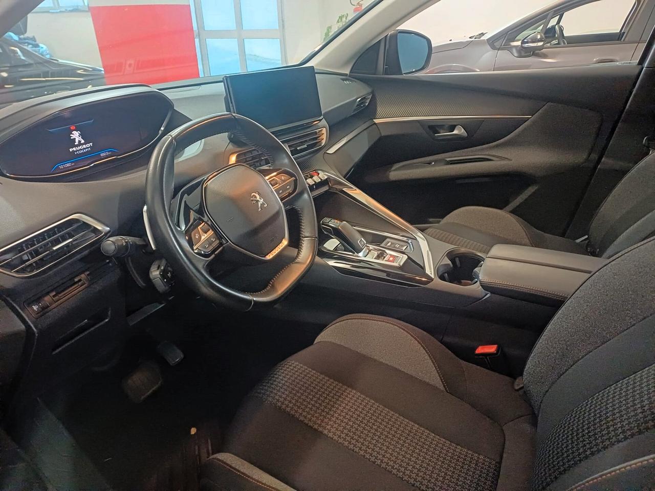 Peugeot 3008 BlueHDi 130 S&S EAT8 Business