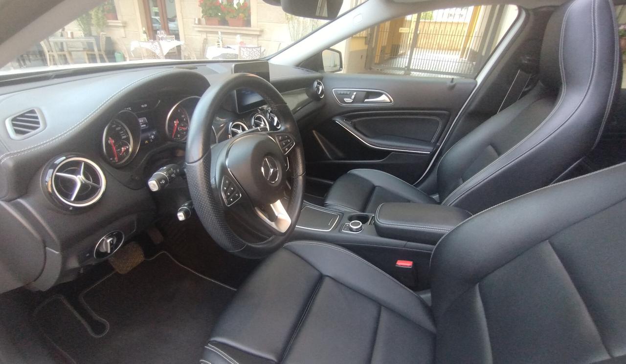 Mercedes-benz GLA 200 d Automatic Night Editin AMG Line