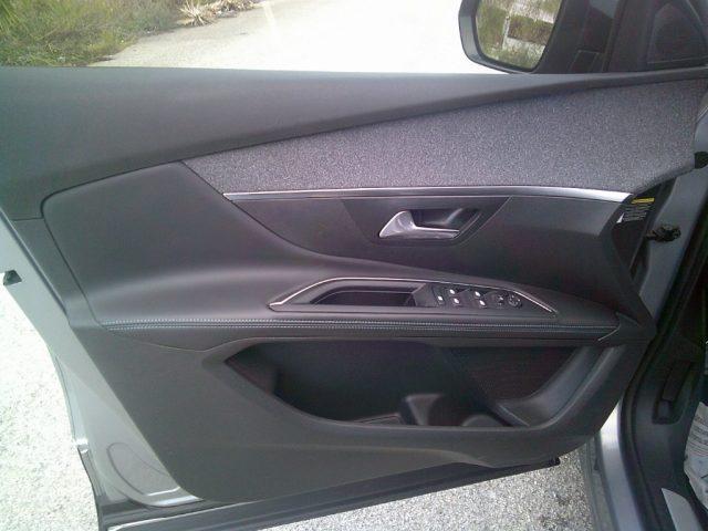 PEUGEOT 5008 BlueHDi 130 S&S Crossway