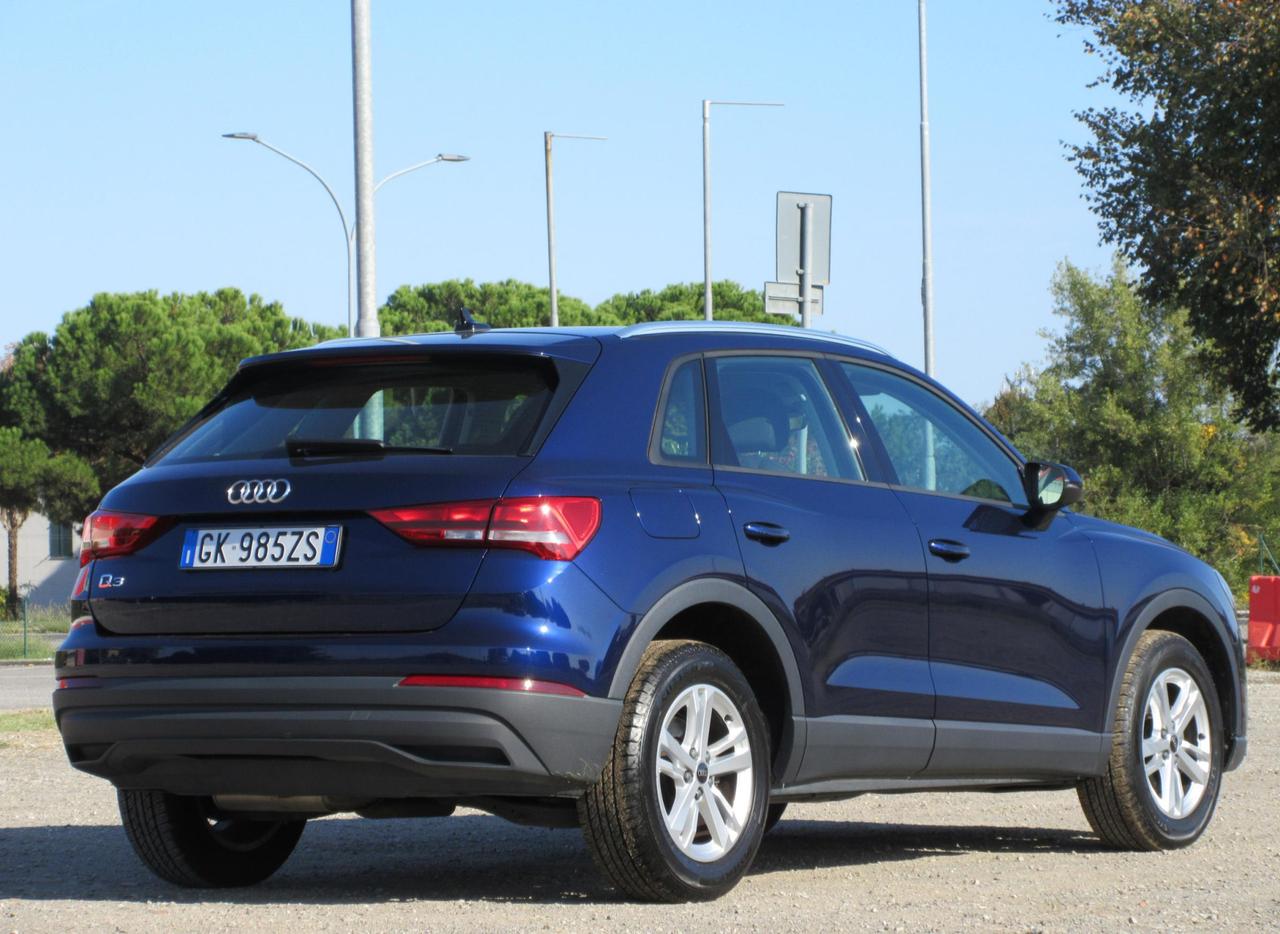 Audi Q3 35 2.0 tdi s-tronic