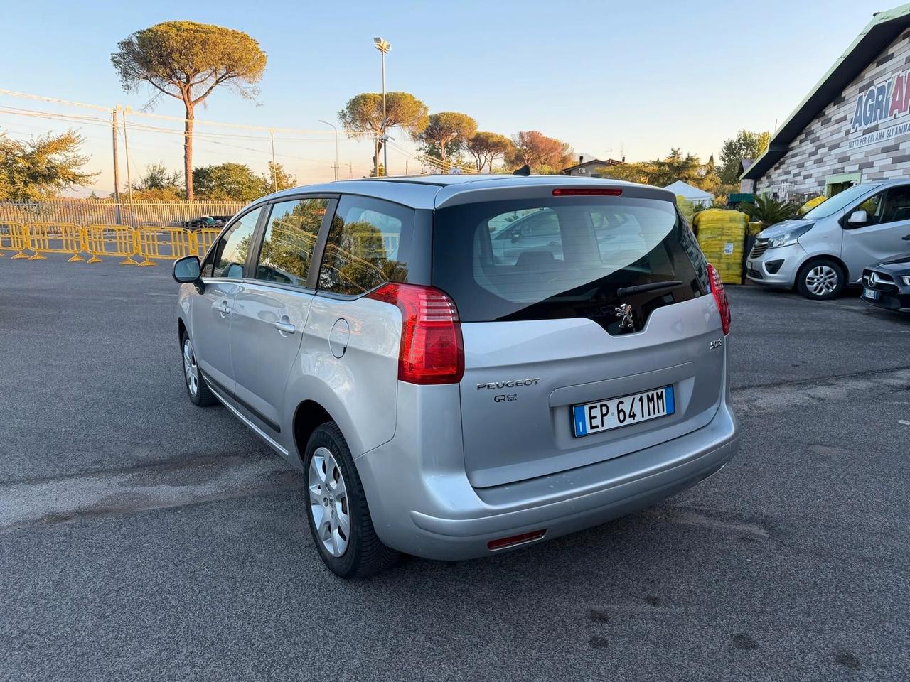 Peugeot 5008 1.6 HDI 115CV ACTIVE 5 POSTI 2013