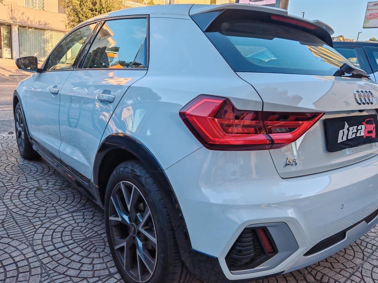 Audi A1 citycarver 35 TFSI Identity Contrast