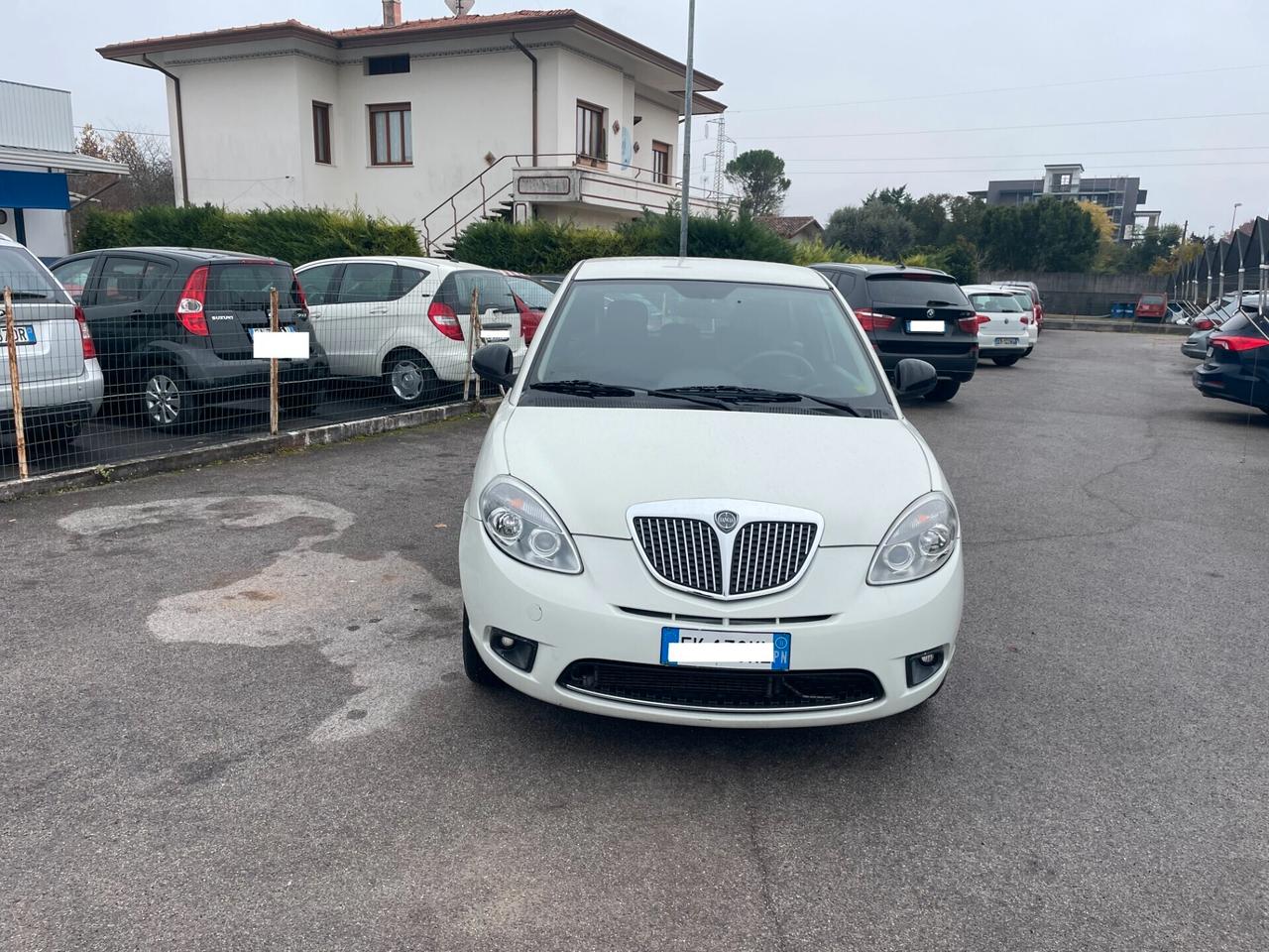 Lancia Ypsilon 1.3 MJT 75 CV Unyca