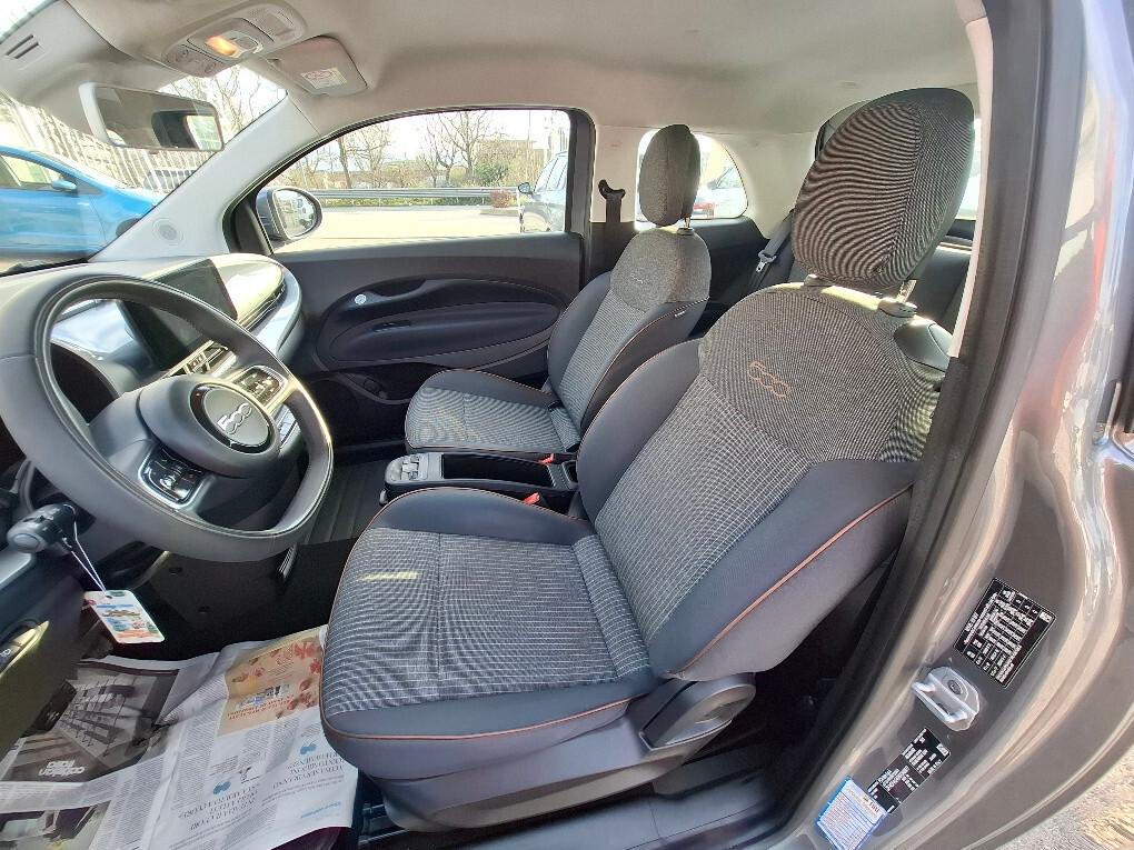 Fiat 500 500e Berlina 42 kWh La Prima
