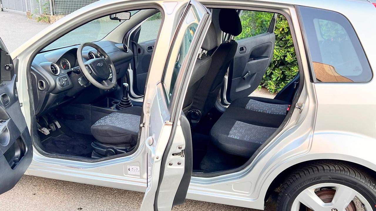 Ford Fiesta 1.2 16V 5p. Ghia