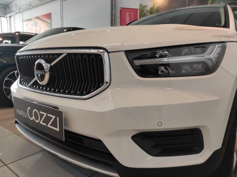 VOLVO XC40 (2017-->) - XC40 B4 AWD AUTOMATICO MOMENTUM
