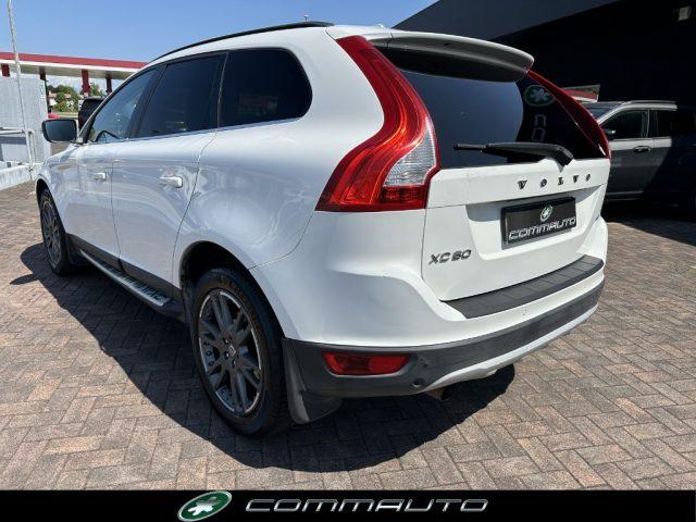 VOLVO XC60 2.4 D 175 CV FWD Geartronic Momentum