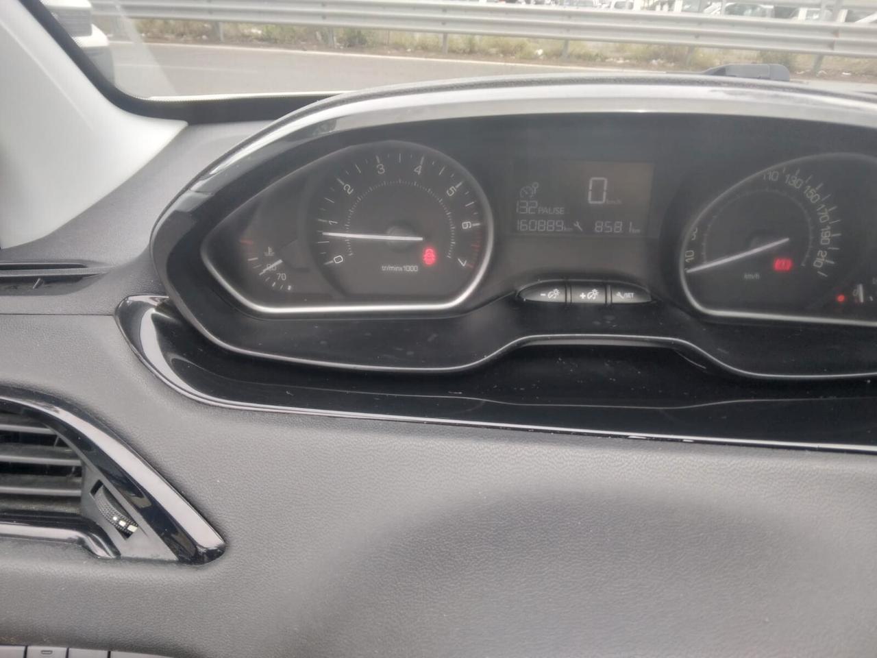 Peugeot 208 1.2 benzina Allure 2015