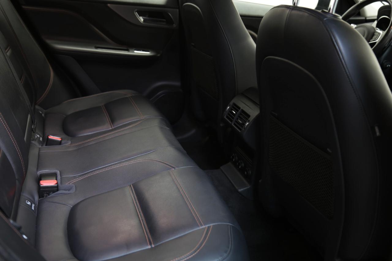 Jaguar F-Pace 2.0 D 180 CV AWD aut. Chequered Flag
