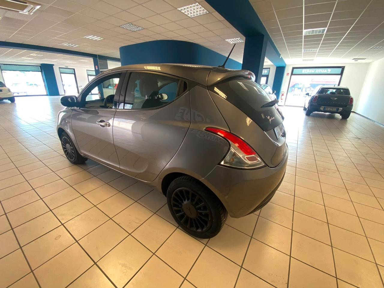 Lancia Ypsilon 1.0 FireFly 5 porte S&S Hybrid Ecochic Gold
