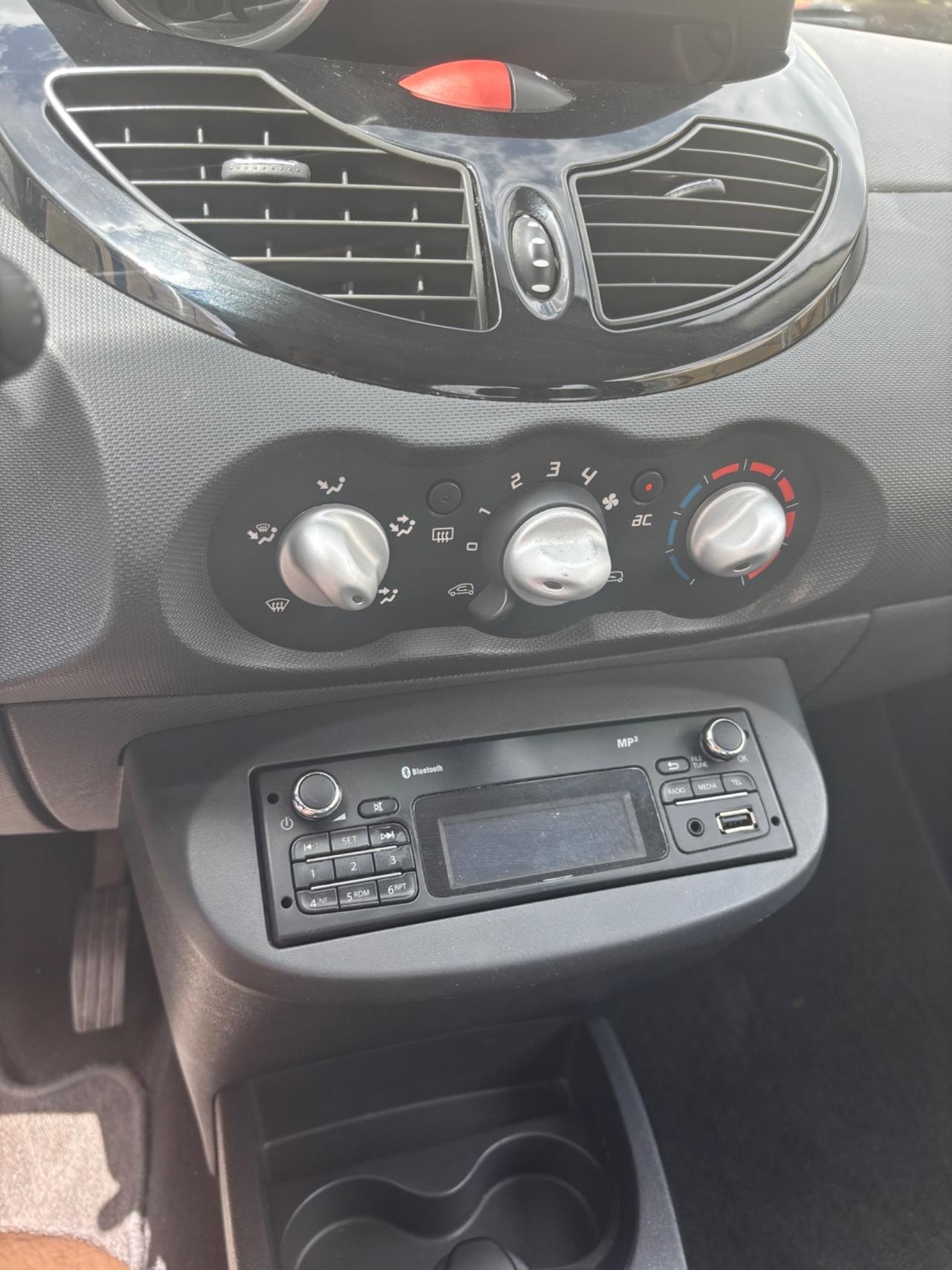 Renault Twingo 1.2 16V Night&Day 04/2014