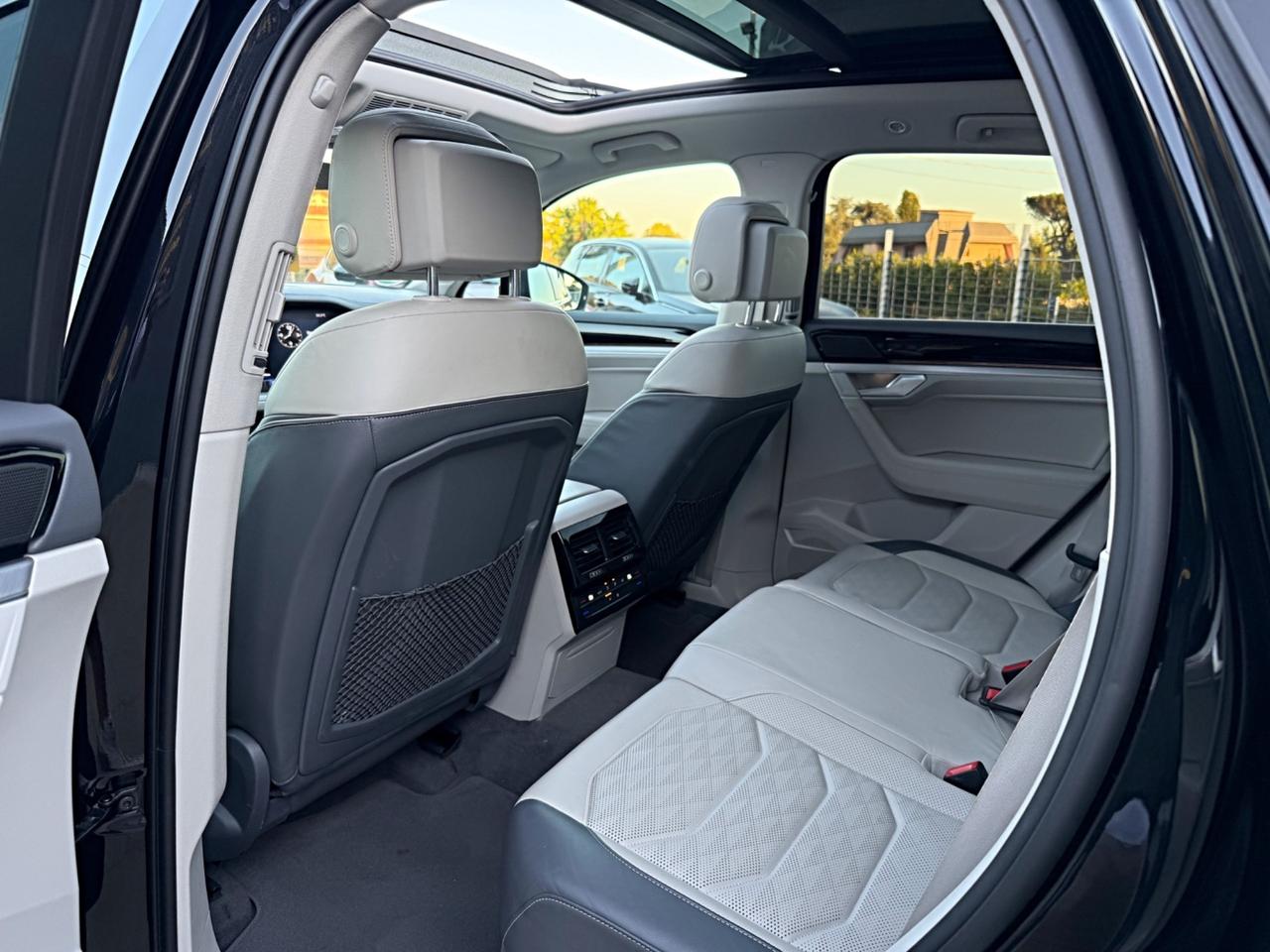 Volkswagen Touareg 3.0 V6 TSI eHybrid Elegance R Line Extra Full