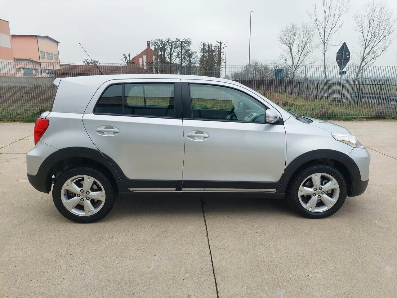 TOYOTA Urban Cruiser 1.4 D-4D AWD Sol - 2009