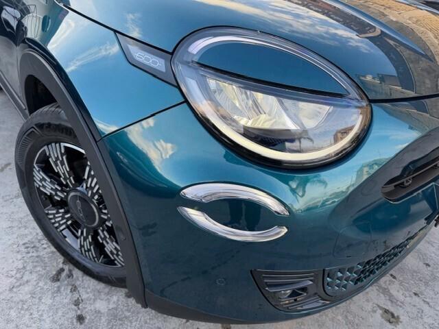 Fiat 600 Hybrid 100 CV DCT MHEV La Prima