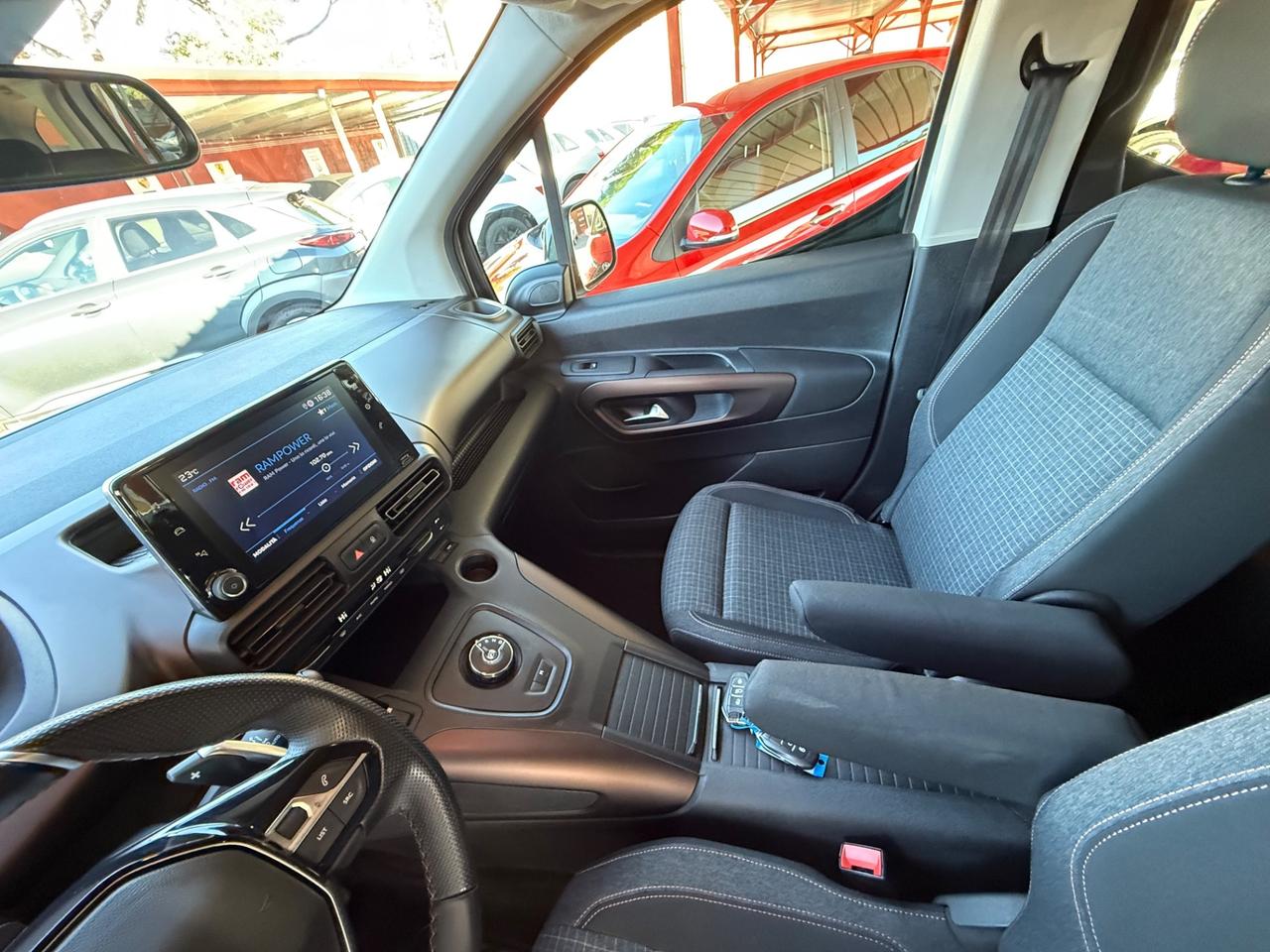 Peugeot Rifter 130- GT Line -automatica -unipro-rate