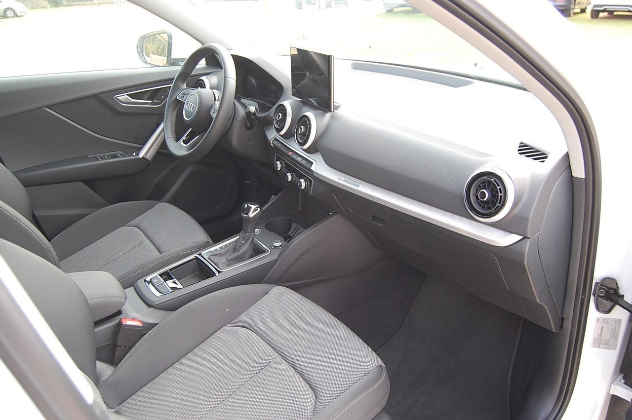 Audi Q2 35 TDI S tronic Identity Black