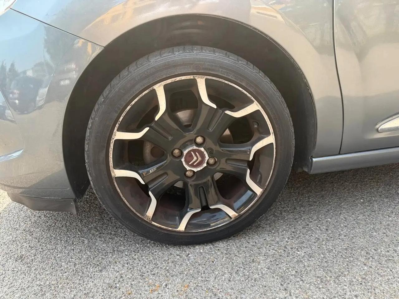 Ds DS3 DS 3 1.4 HDi 70 Just Black