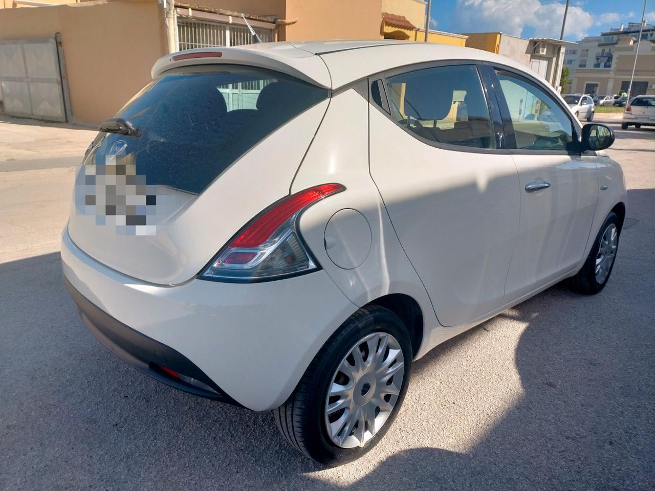 Lancia Ypsilon 1.2 69 CV 5 porte Silver