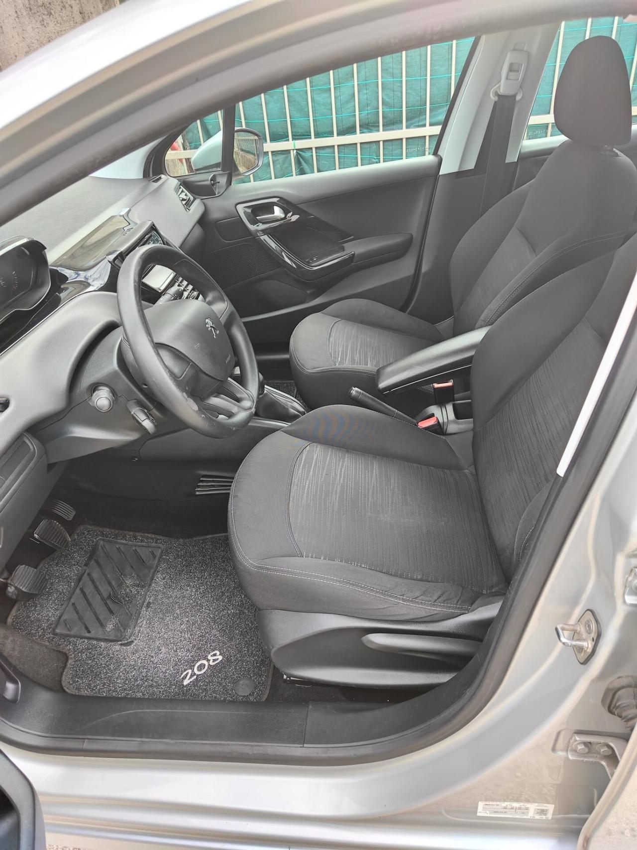 Peugeot 208 benzina