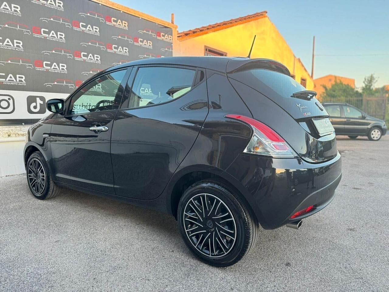 Lancia Ypsilon 1.0 FireFly 5 porte S&S Hybrid Gold