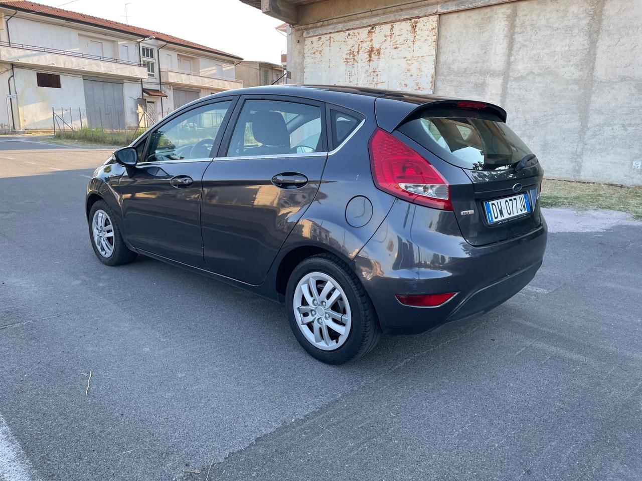 Ford Fiesta 1.4 TDCi 68CV 5 porte Titanium