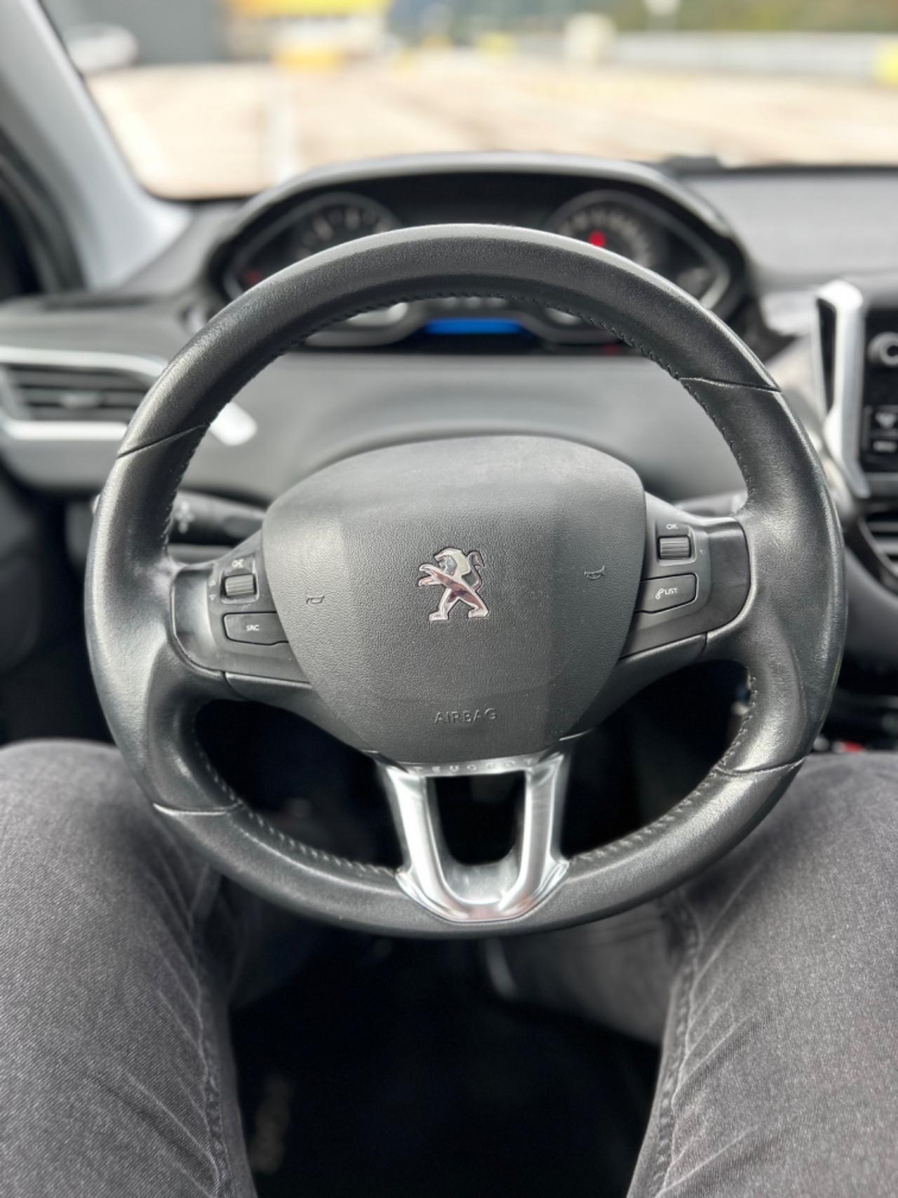 Peugeot 208 1.4 HDi 68 CV Active Neopatentati