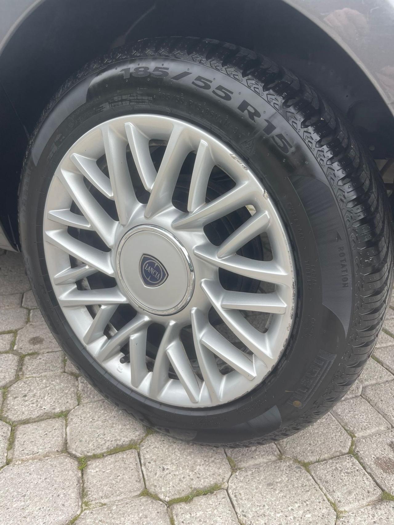 Lancia Ypsilon 0.9 TwinAir 85 CV 5 porte S&S DFN Platinum