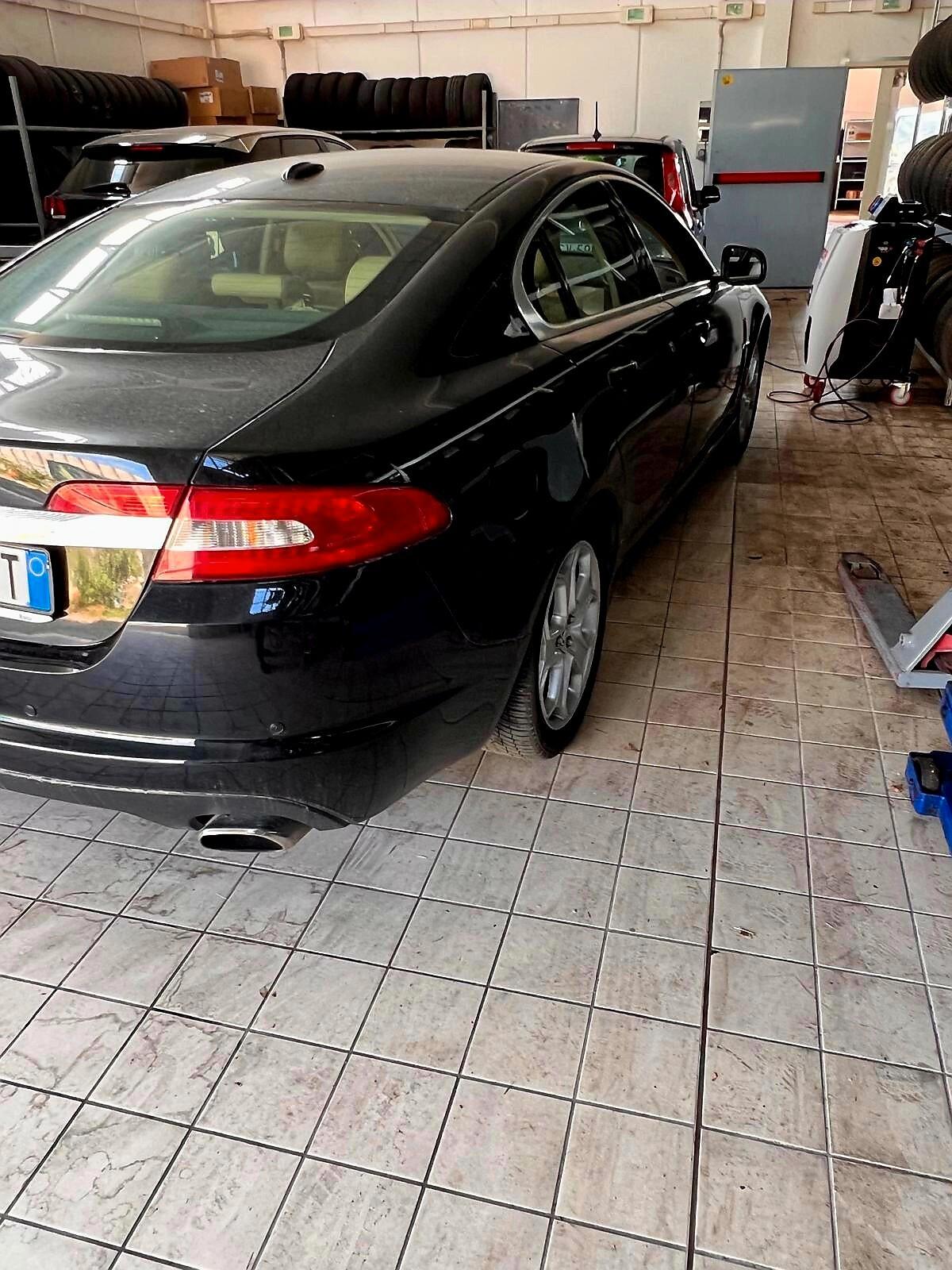 Jaguar XF 3.0 D V6 Luxury