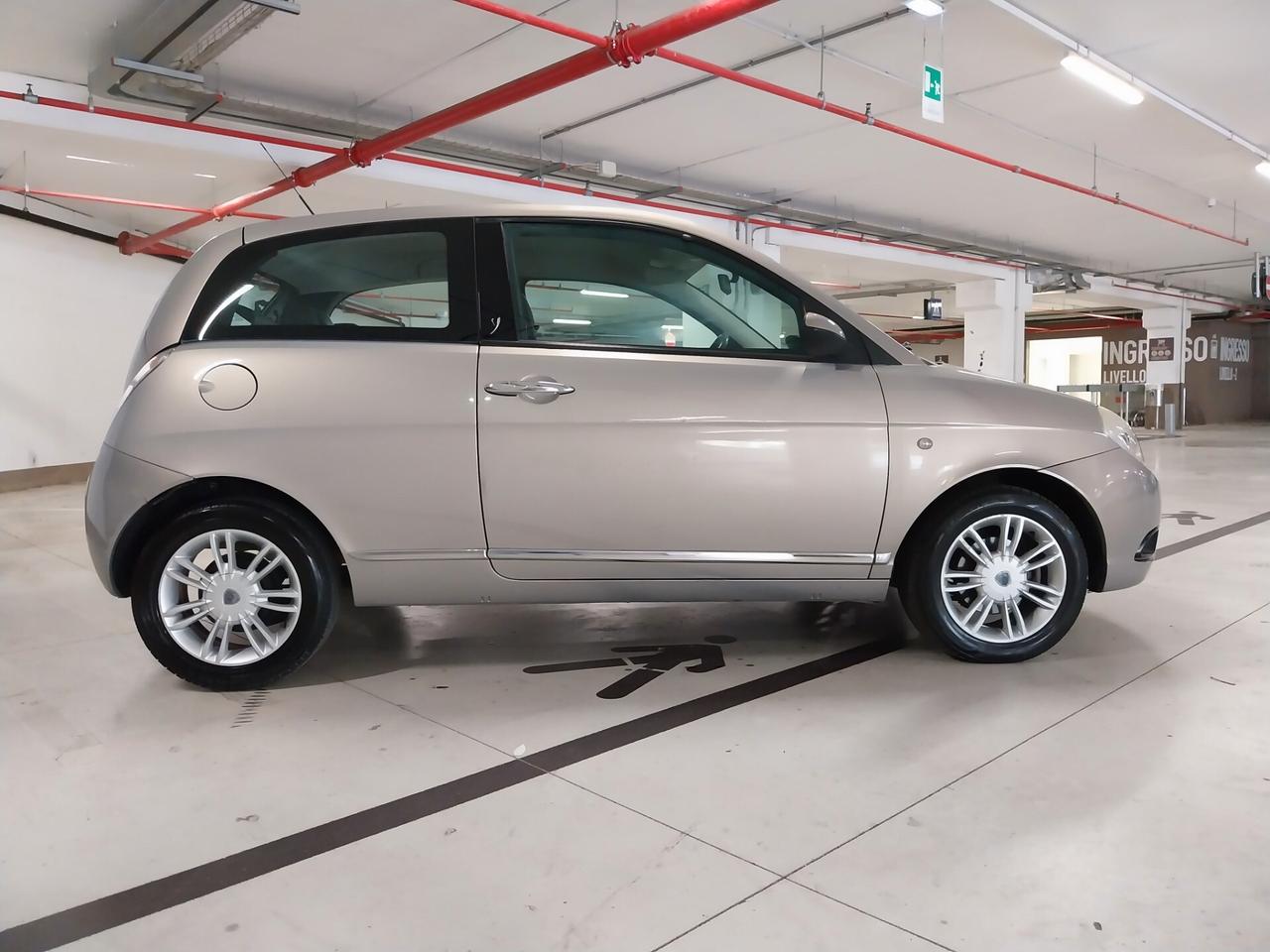 Lancia Ypsilon 1.3 MJT 75 CV VERSUS automativa - ok neopatentati