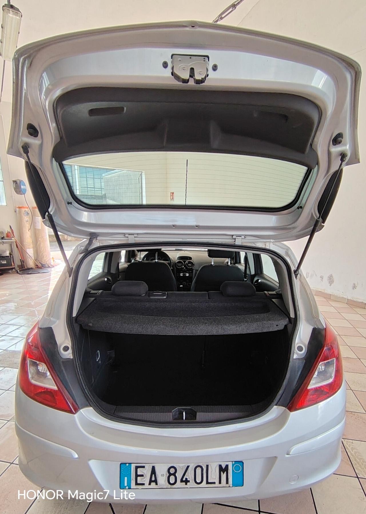 Opel Corsa 1.2 3 porte Club