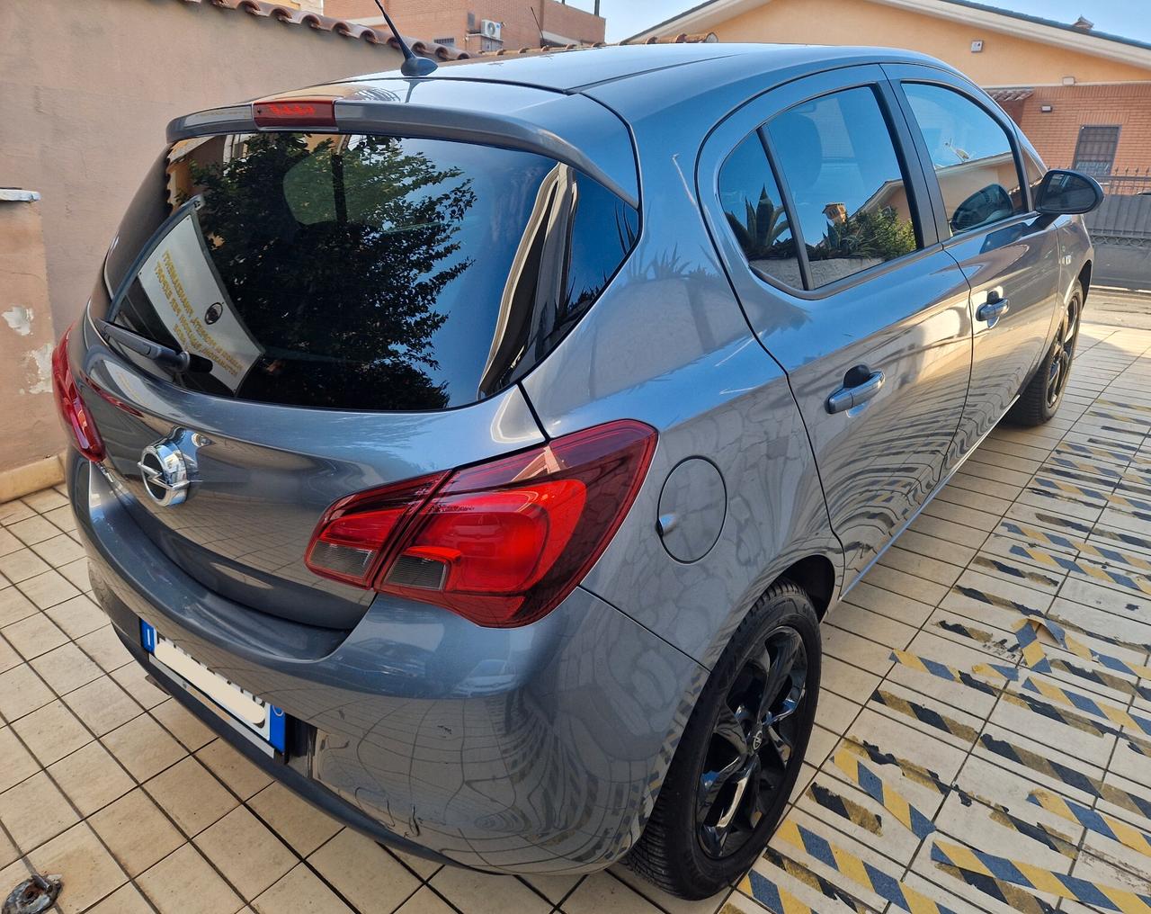 Opel Corsa 1.2 5 porte Black Edition