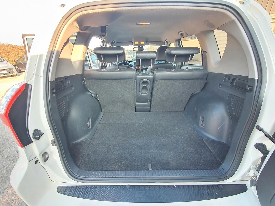 Toyota RAV4 2.2 D4D 150CV 4WD 5p. Luxury