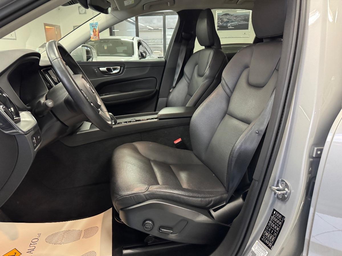 VOLVO XC60 B4 automatico Plus Dark LED/ CARPLAY/ UNICO PROP