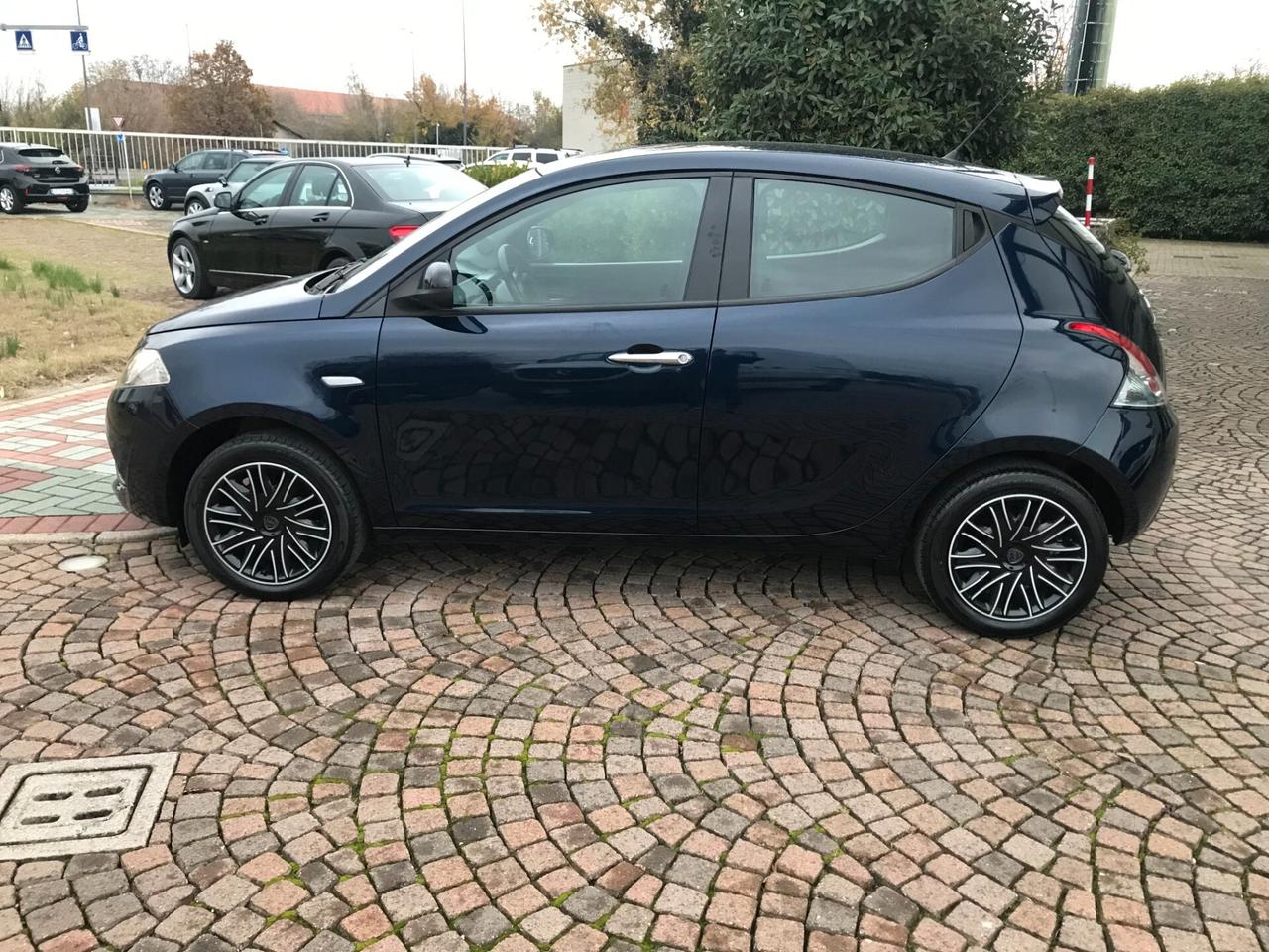 Lancia Ypsilon 1.2 69 CV 5 porte Gold