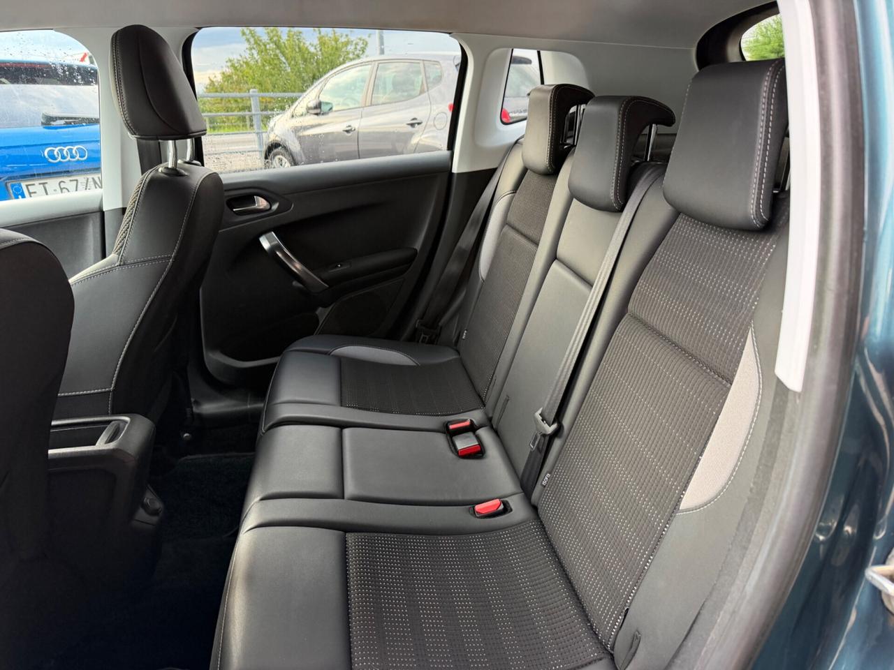 Peugeot 2008 1.2 Turbo Benzina Neopatentati