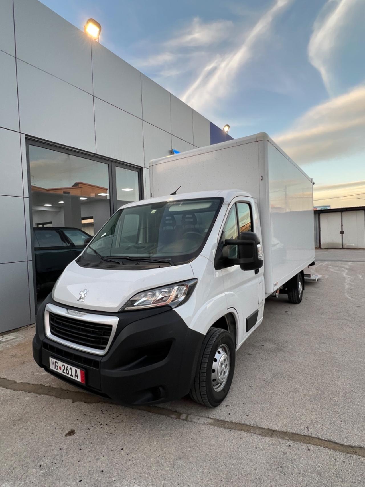 Peugeot Boxer 2.2 bluehdi sponda idraulica- anno 2022-km50.000- prezzo €39.900ic