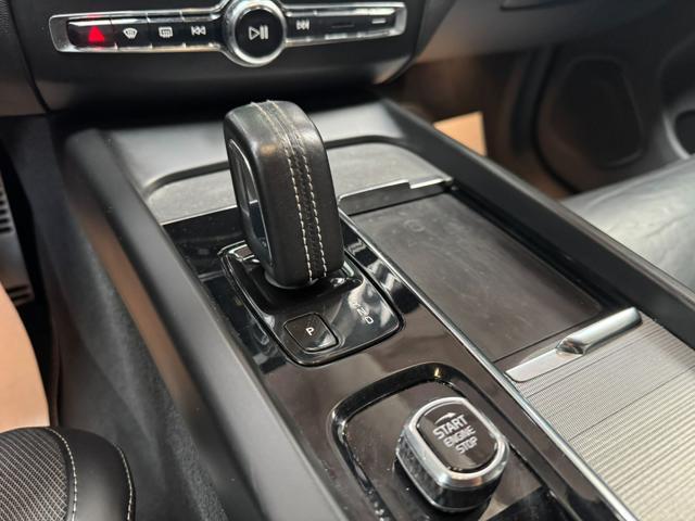 VOLVO XC60 B4 (d) AWD automatico Plus Dark N1 + iva 22%