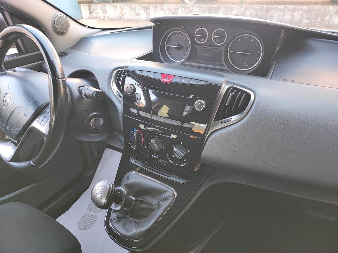 Lancia Ypsilon
